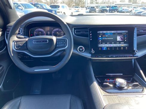 Used 2024 Jeep Wagoneer Series III image 11