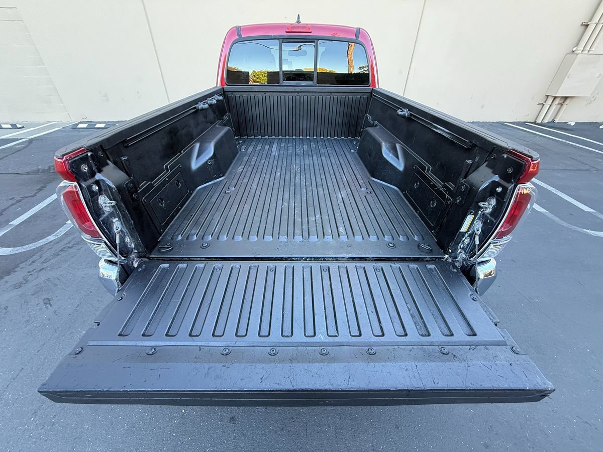 Used 2017 Toyota Tacoma SR5 w/ Tow Package RWD image 22