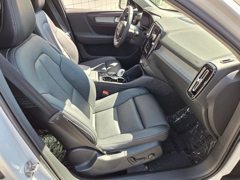 Certified 2025 Volvo XC40 B5 Ultra w/ Climate Package AWD/4WD image 22