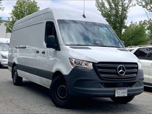 Used 2025 Mercedes-Benz Sprinter 2500 image 2