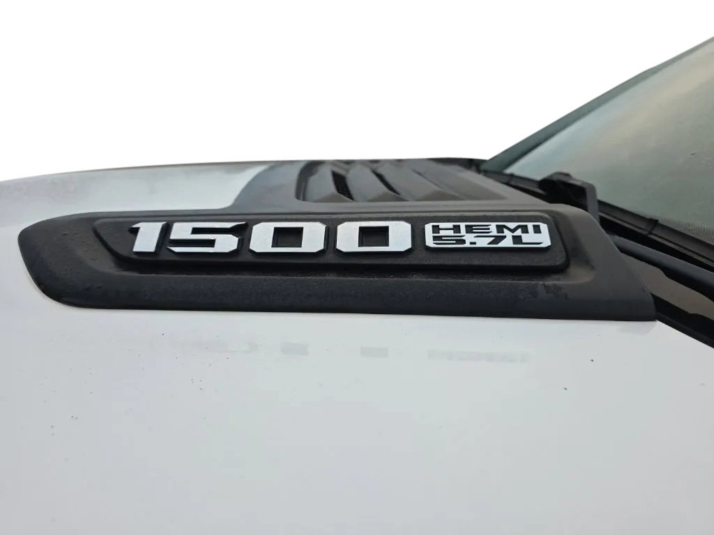 Used 2019 RAM 1500 Laramie AWD/4WD image 12