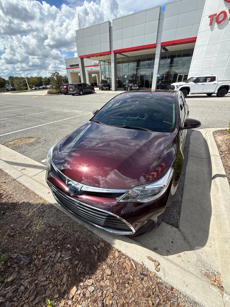 Used 2018 Toyota Avalon Limited FWD image 1