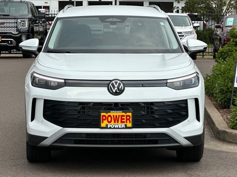 Used 2026 Volkswagen Tiguan SE AWD/4WD image 9