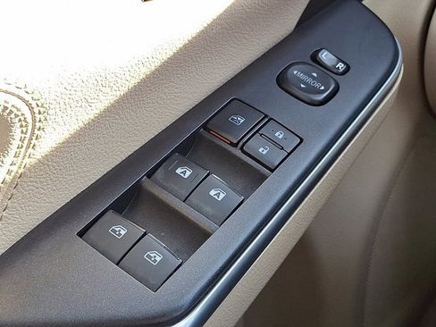 Used 2015 Toyota Camry XLE image 29