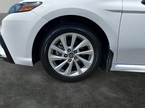 Used 2024 Toyota Camry SE FWD image 4