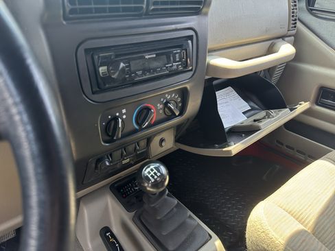 Used 2003 Jeep Wrangler X AWD/4WD image 9