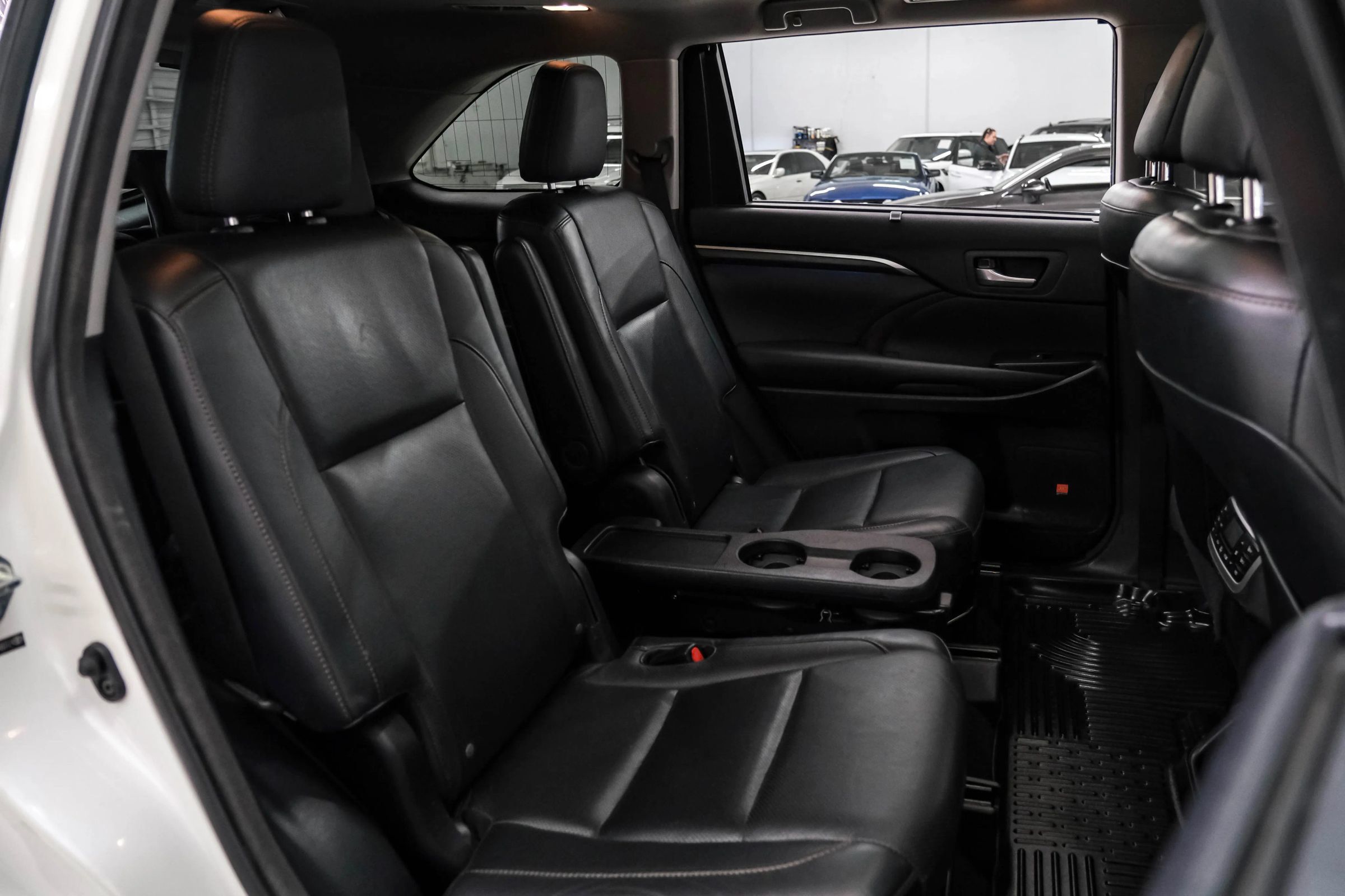 Used 2014 Toyota Highlander Limited Platinum AWD/4WD image 36