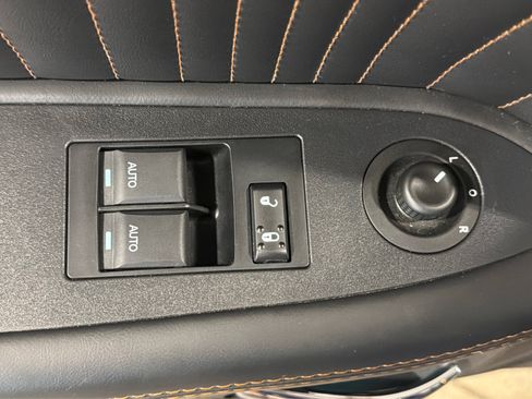 Used 2014 Dodge Challenger R/T RWD image 17
