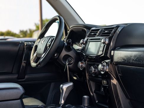 Used 2018 Toyota 4Runner TRD Off-Road Premium AWD/4WD image 12