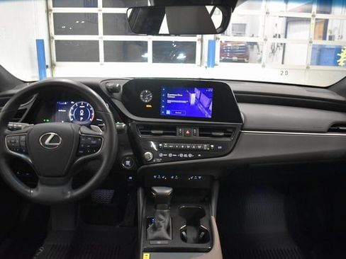 Used 2024 Lexus ES 350 image 5