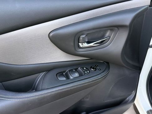 Used 2024 Nissan Murano SV w/ SV Midnight Edition Package image 11