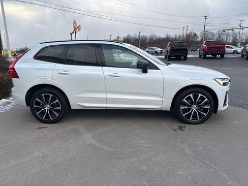 Certified 2025 Volvo XC60 B5 Plus image 4