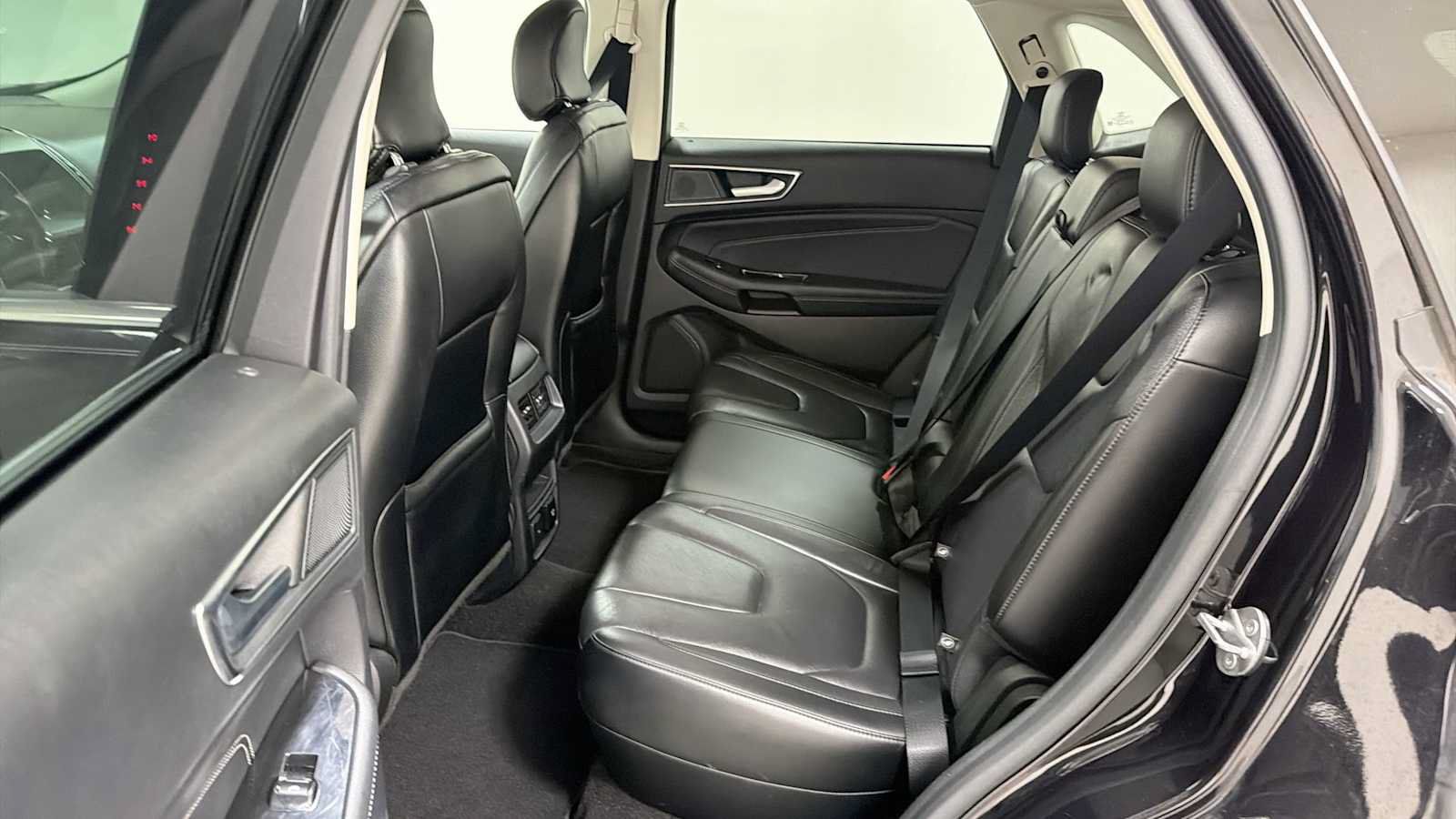 Used 2019 Ford Edge Titanium AWD/4WD image 23