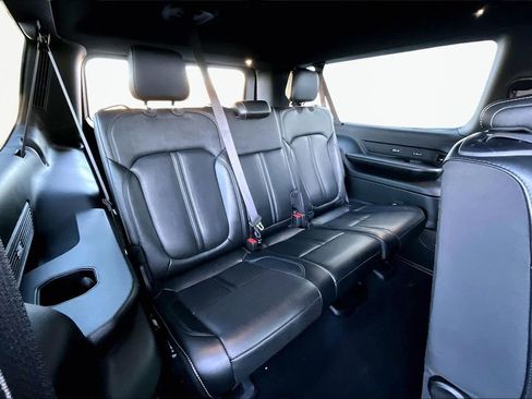 Used 2024 Jeep Wagoneer L Series II w/ Flexible Seating Group image 18