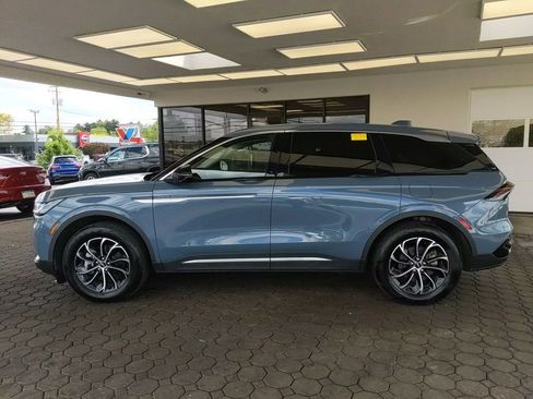 Certified 2025 Lincoln Nautilus Premier AWD/4WD image 9