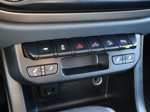 Used 2019 Chevrolet Colorado Z71 AWD/4WD image 15
