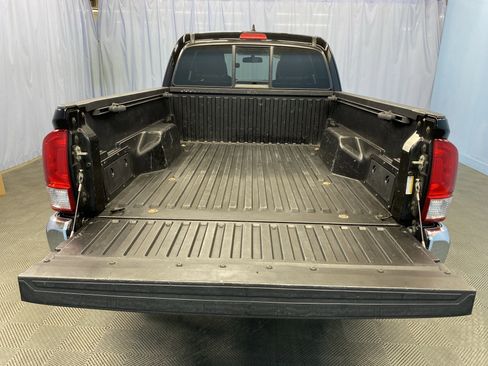 Used 2017 Toyota Tacoma 4x4 Access Cab image 28