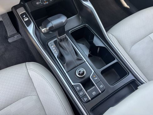 Certified 2025 Kia Sorento S w/ Panoramic Sunroof Package FWD image 24