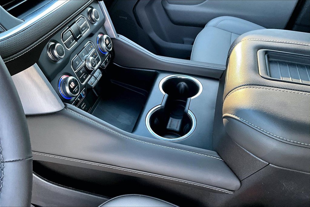 Used 2023 GMC Yukon SLT w/ SLT Luxury Package AWD/4WD image 17