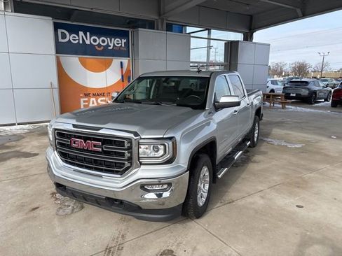 Used 2018 GMC Sierra 1500 SLE w/ SLE Value Package image 4