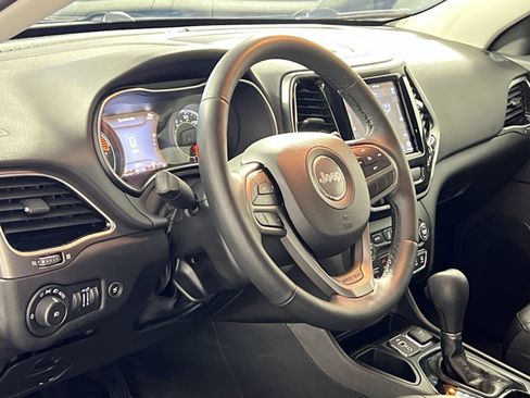 Used 2019 Jeep Cherokee Limited image 16