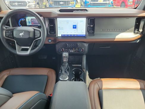 Certified 2024 Ford Bronco Outer Banks AWD/4WD image 11