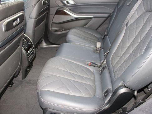 Used 2024 BMW X7 xDrive40i image 29