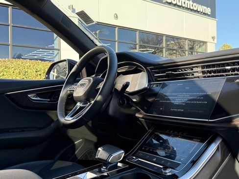 Used 2021 Audi Q8 Premium Plus image 31