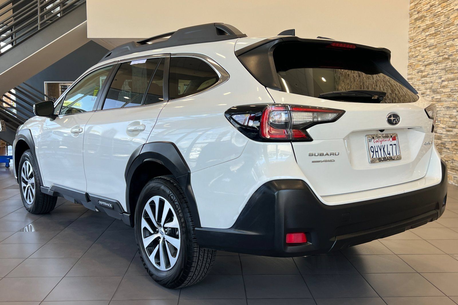 Certified 2024 Subaru Outback Premium AWD/4WD image 3