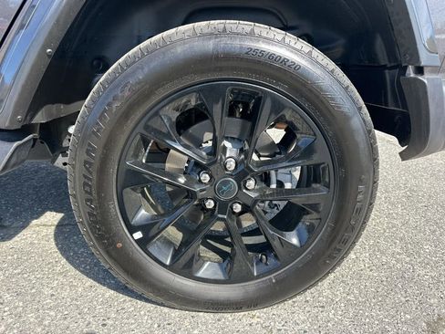 Used 2025 Jeep Wrangler Unlimited Sahara image 30