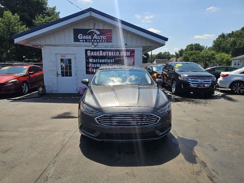 Used 2018 Ford Fusion SE FWD image 2
