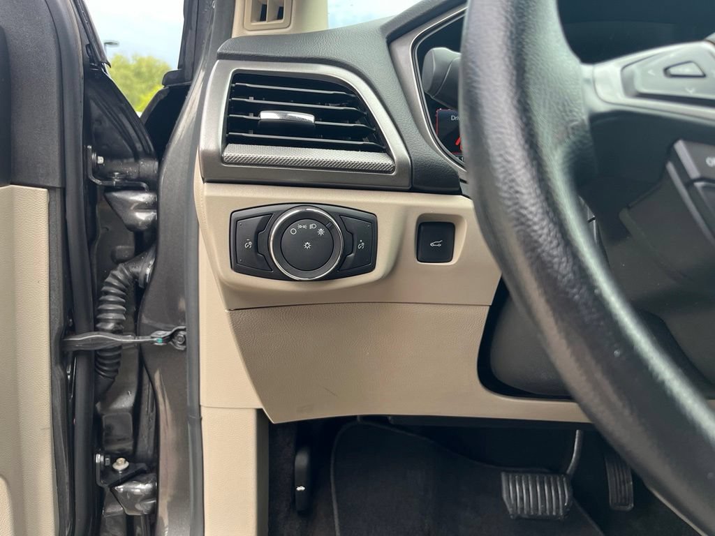 Used 2018 Ford Fusion SE w/ Fusion SE Technology Package FWD image 22