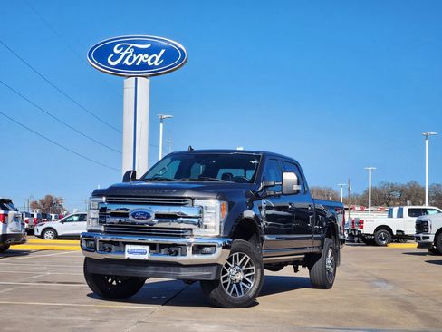 Used 2019 Ford F250 Lariat w/ Lariat Ultimate Package image 3