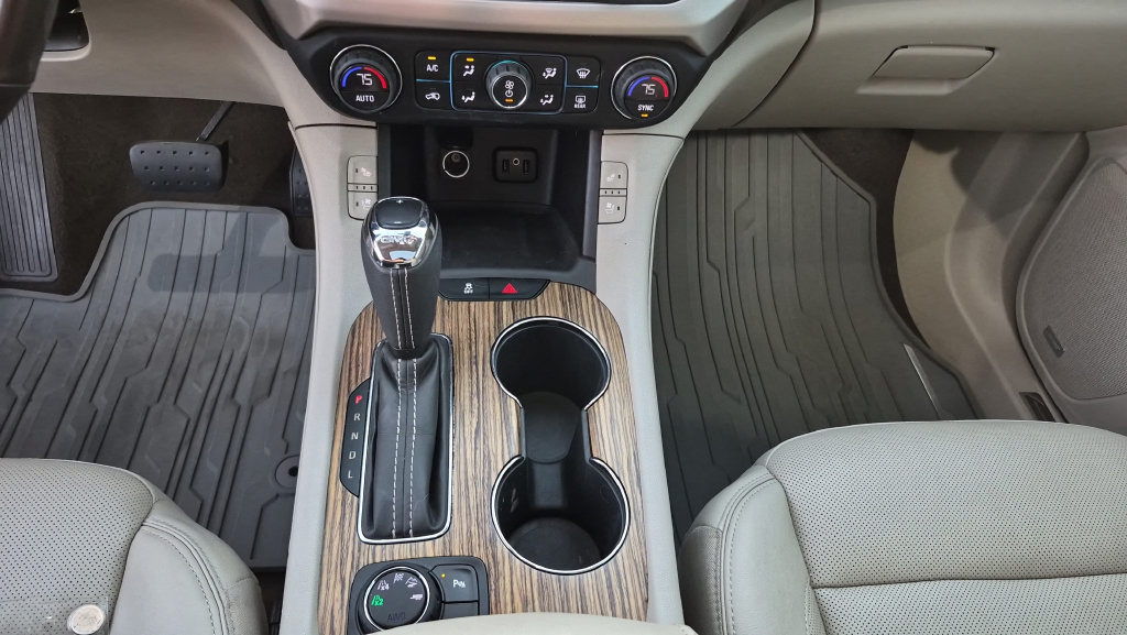 Used 2019 GMC Acadia Denali AWD/4WD image 17
