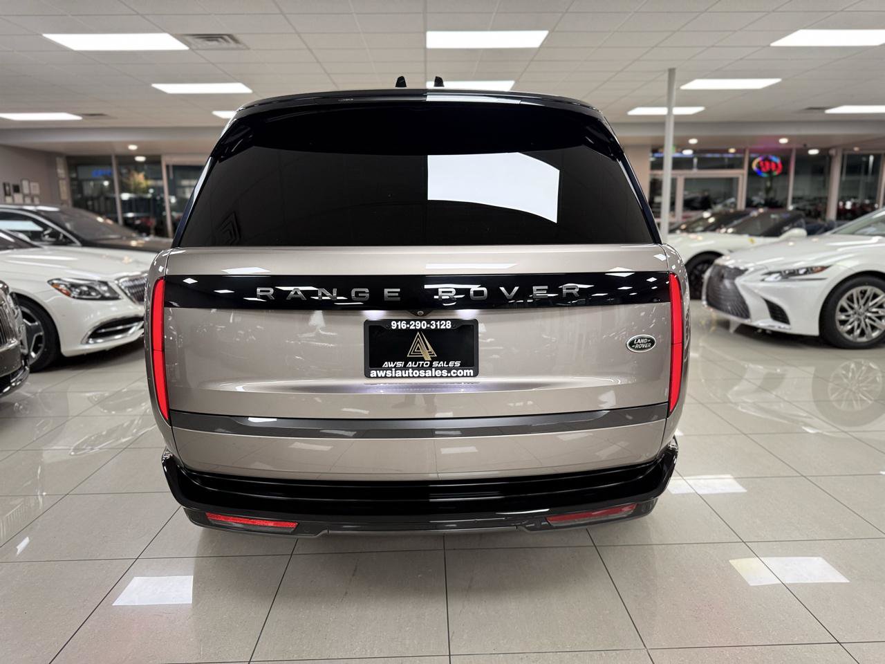 Used 2023 Land Rover Range Rover SE AWD/4WD image 4