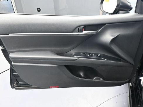 Used 2020 Toyota Camry SE image 13