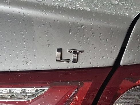 Used 2021 Chevrolet Malibu LT FWD image 36
