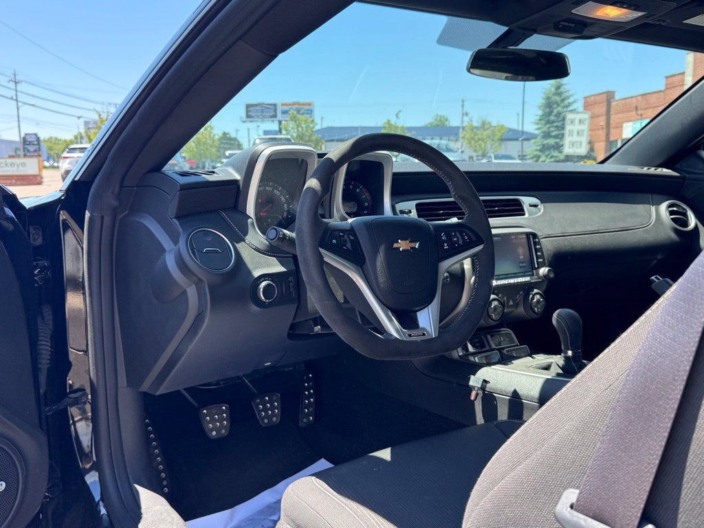 Used 2013 Chevrolet Camaro SS w/ SS Performance Package RWD image 10