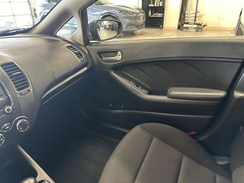 Used 2017 Kia Forte LX image 22