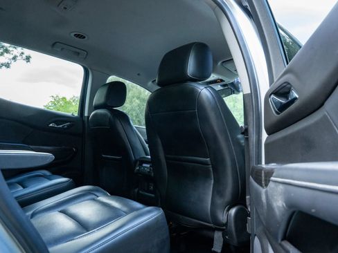Used 2019 GMC Acadia SLT AWD/4WD image 16