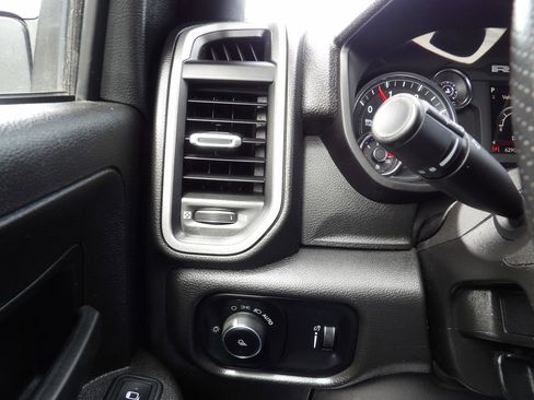 Used 2024 RAM 3500 Tradesman w/ Chrome Appearance Group AWD/4WD image 19