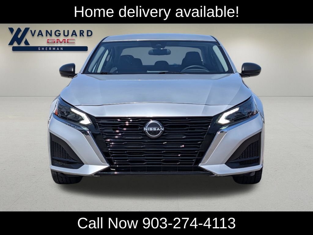 Used 2024 Nissan Altima 2.5 SV FWD image 2