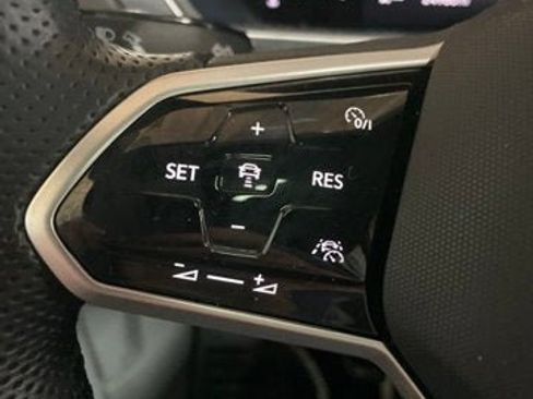 Certified 2024 Volkswagen Tiguan SE R-Line AWD/4WD image 18