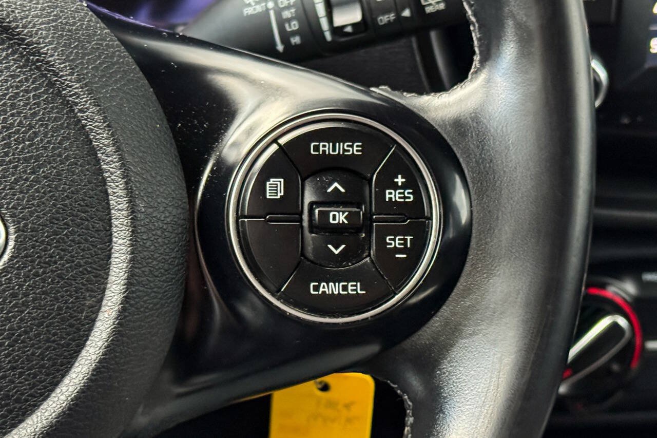 Used 2020 Kia Soul GT-Line FWD image 23