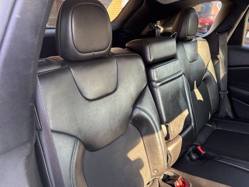 Used 2019 Jeep Cherokee Latitude Plus image 17