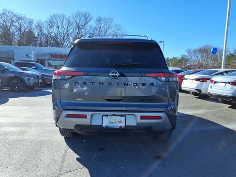 Certified 2024 Nissan Pathfinder SL w/ Black Appearance Package image 6