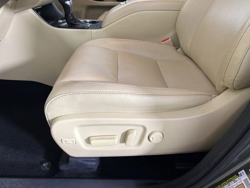 Used 2018 Toyota Highlander Limited image 12