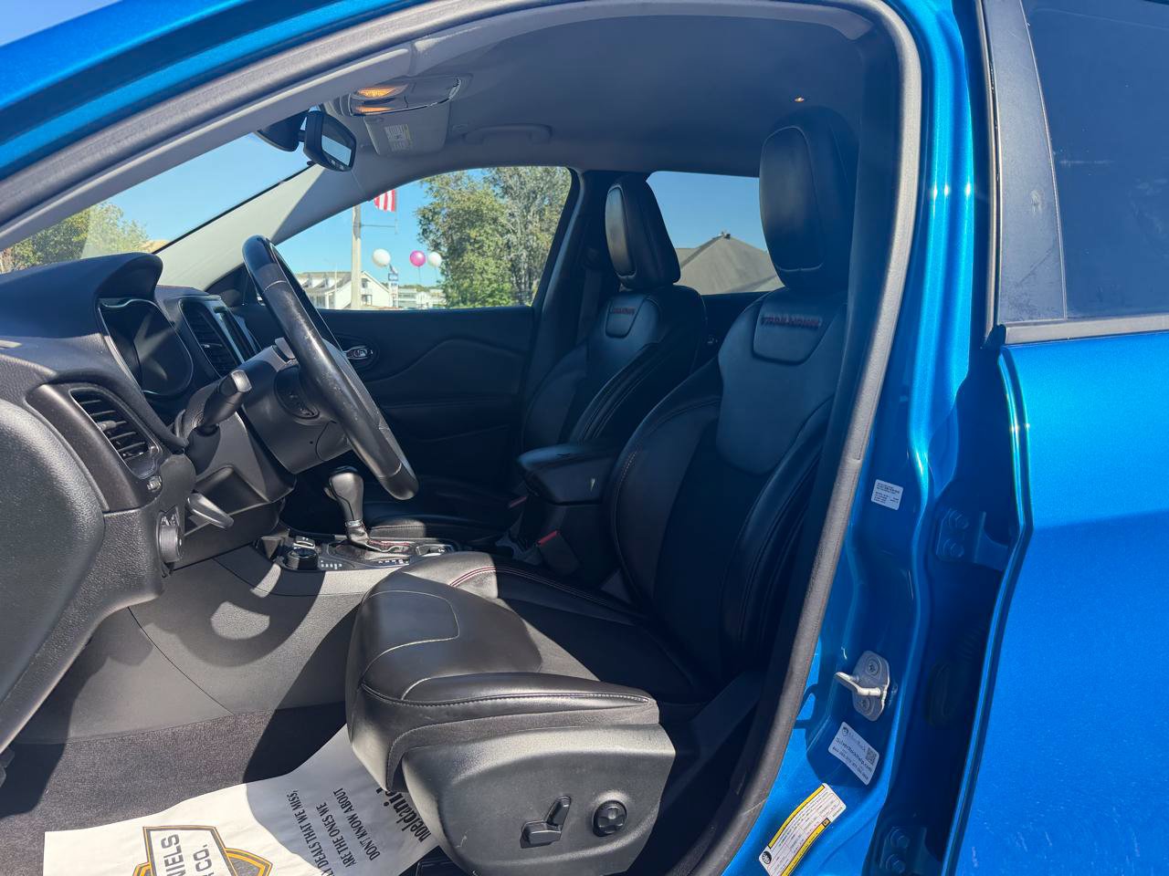 Used 2019 Jeep Cherokee Trailhawk w/ Cold Weather Group AWD/4WD image 12