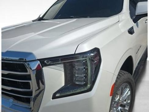 Used 2022 GMC Yukon XL SLT w/ SLT Premium Package AWD/4WD image 3