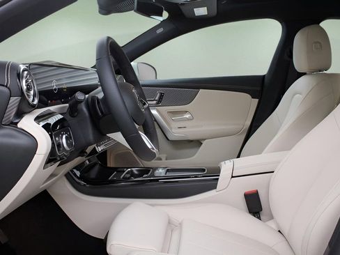 Used 2025 Mercedes-Benz CLA 250 image 11